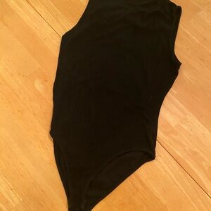 Vestique Classic Black Top